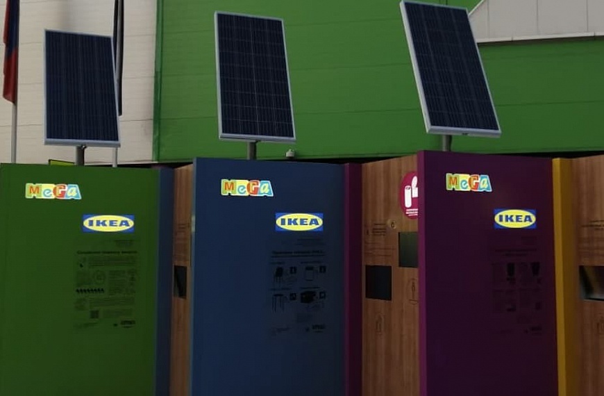 Контейнеры для раздельного сбора мусора у IKEA в ТЦ «Мега» в Новосибирске